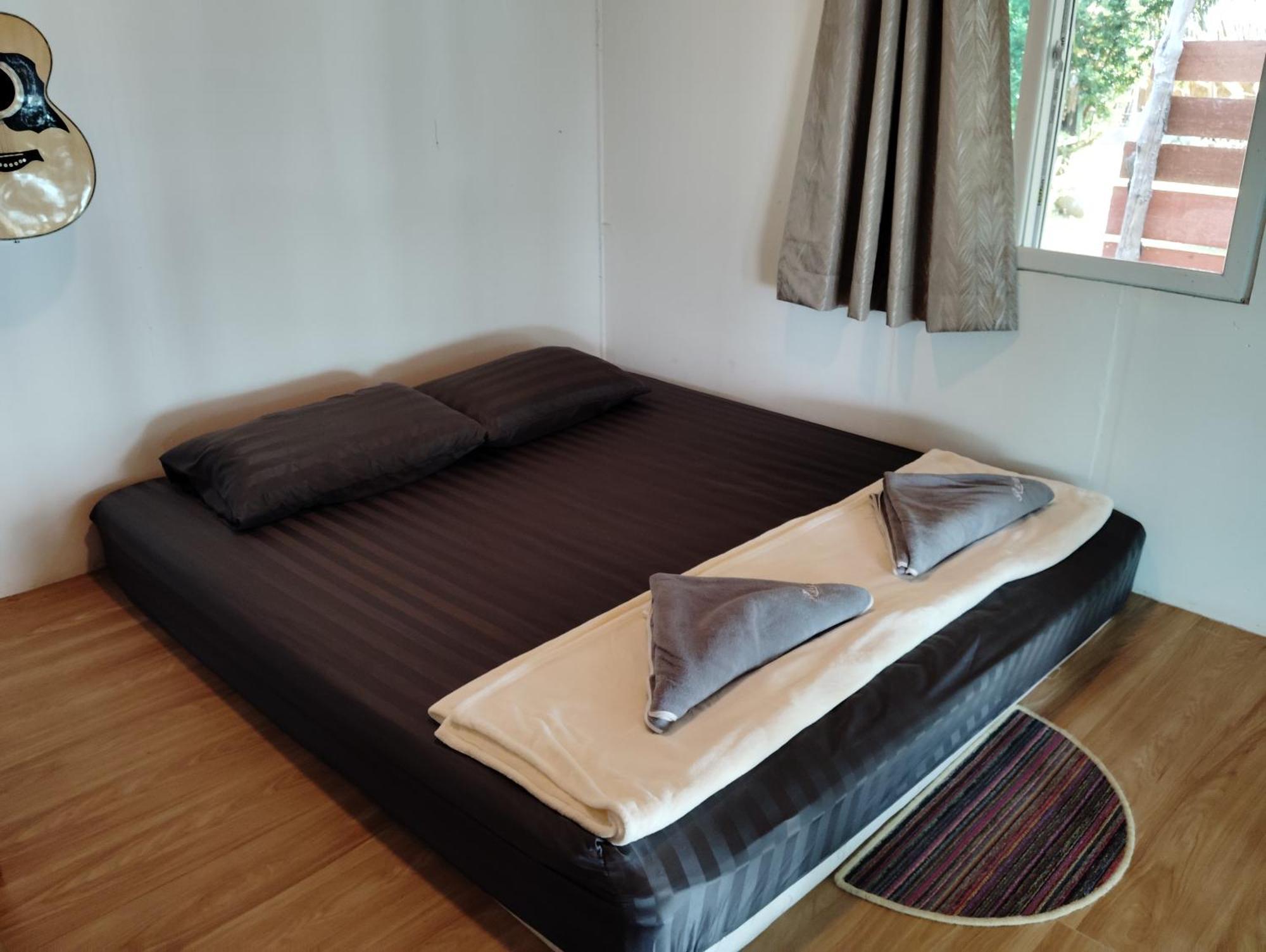 בית נופש Koh Phaluai Beach Cottage *
