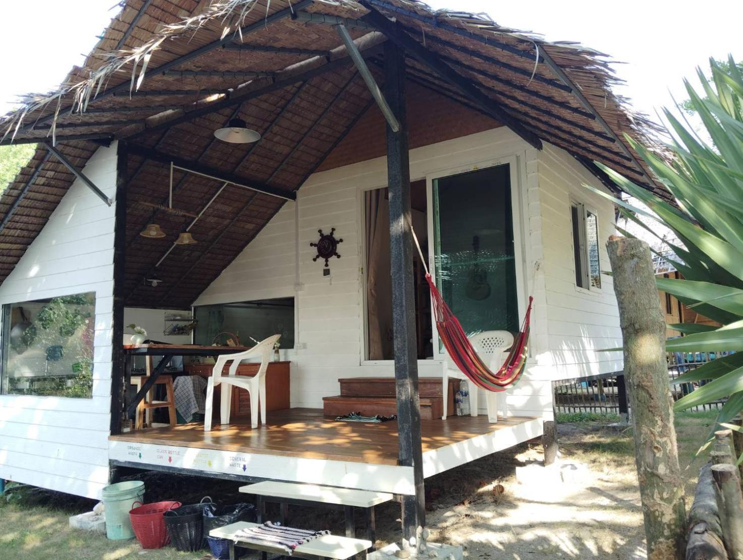 Koh Phaluai Beach Cottage *